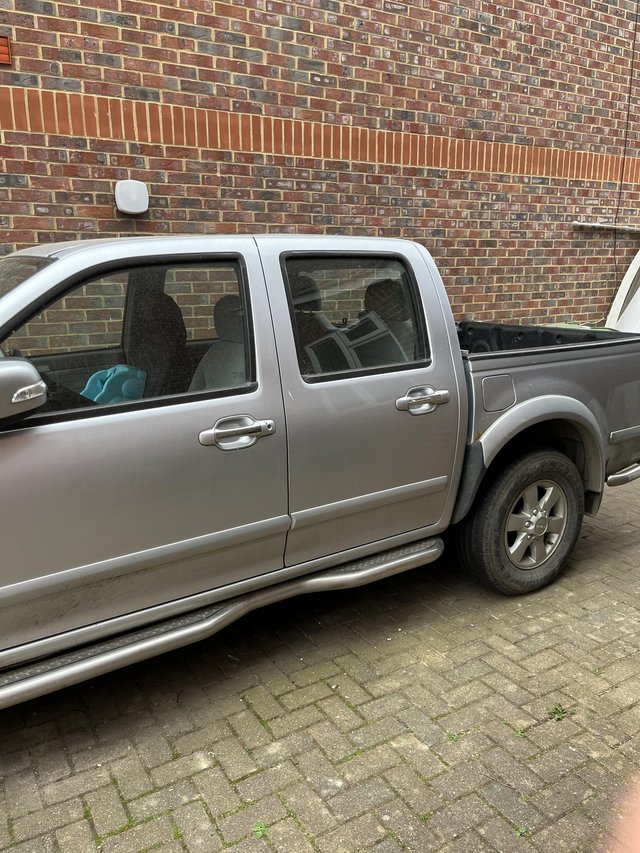 Isuzu rodeo d-max 12 months mot in good condition