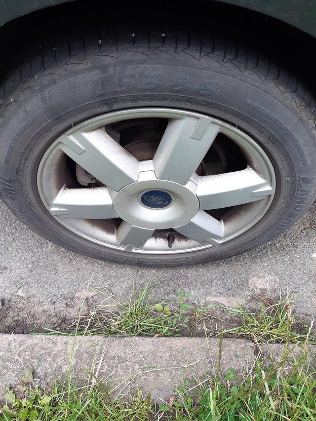 Ford Focus alloy wheel with tyre size 