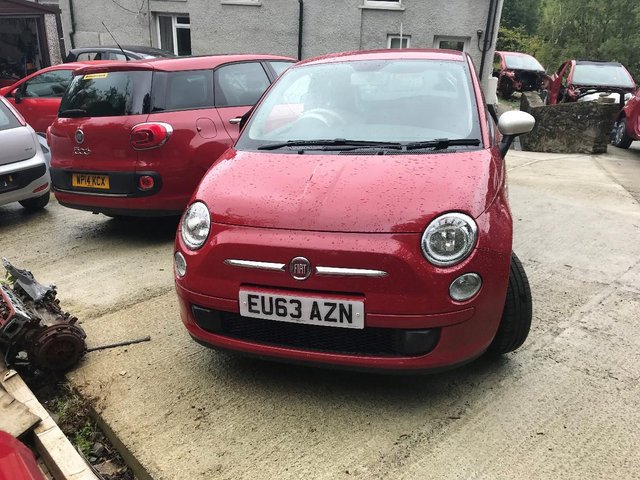 FIAT 500 COLOUR THERAPY RED  LIGHT DAMAGE EXCELENT