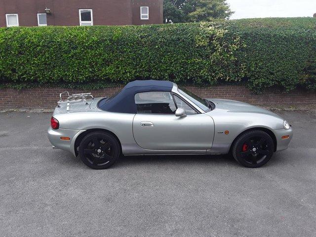 Mazda mx5 alpine soft top comes with hard top