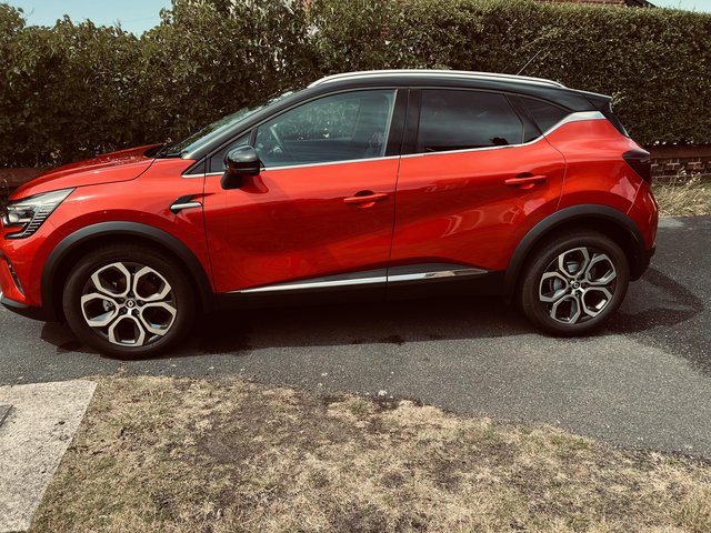 Renault captur 13l se edition  plate in flame red