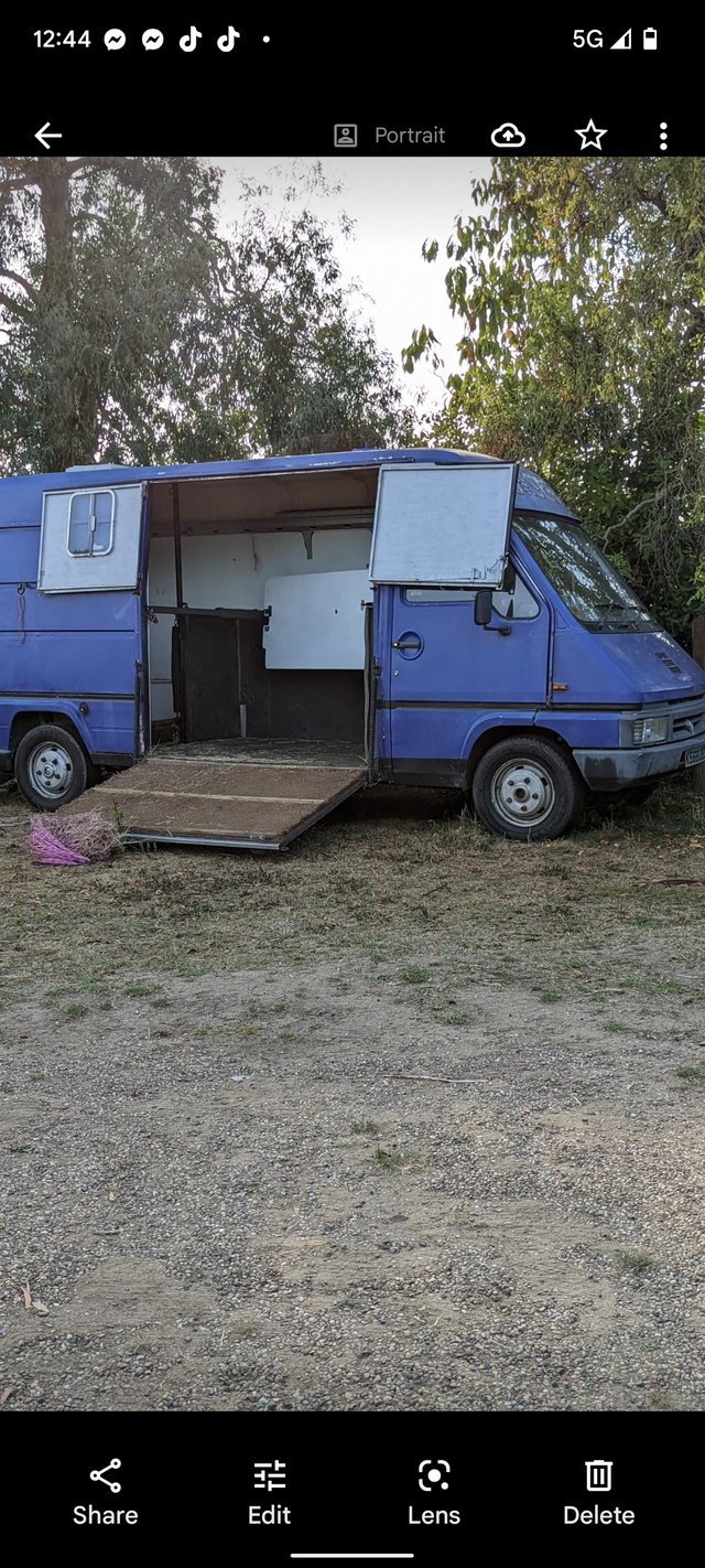 Renault Traffic Horse Pony Box Van