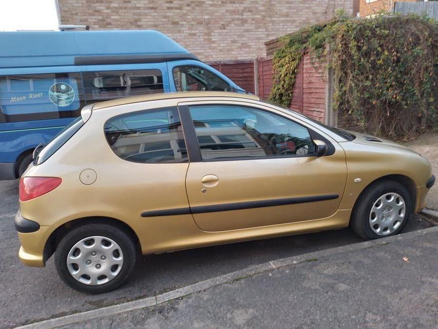 Peugeot 206 clean and tidy with 1 year MOT