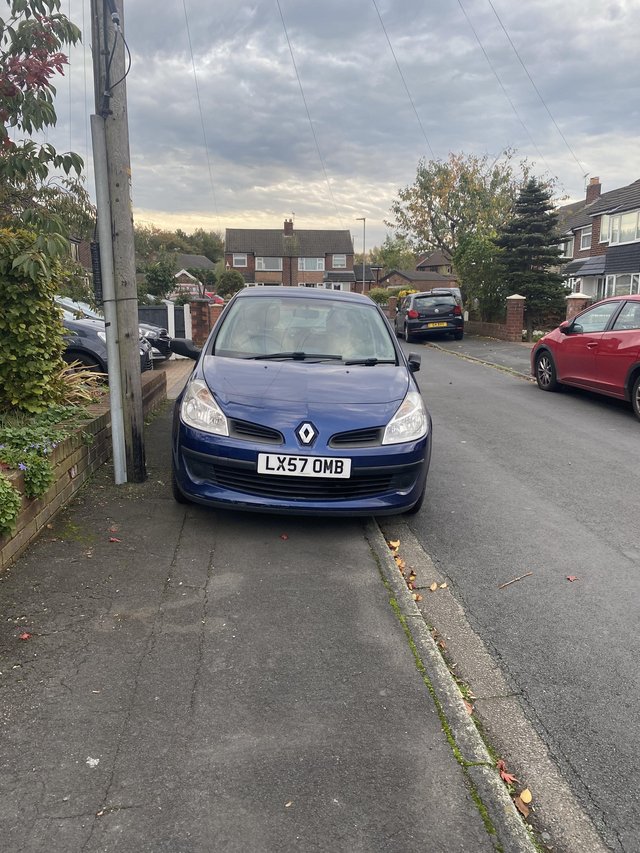 Renault Clio 1.2 Expression Ideal first car