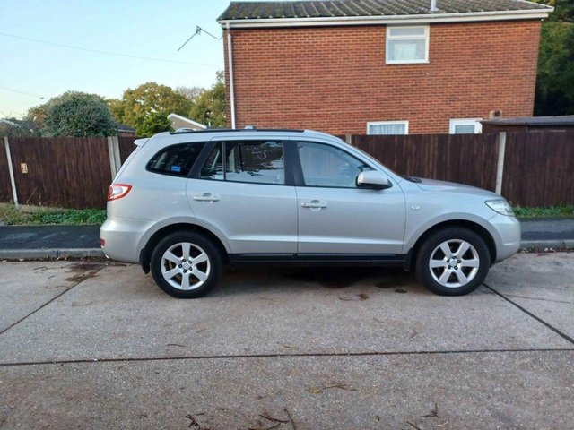 Hyundai Santa fe Automatic 5 seater 