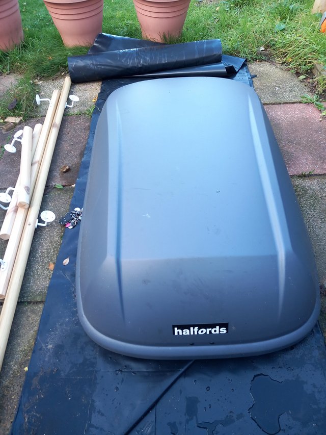 Halford top box for sale nearly new. Also universal roof bar