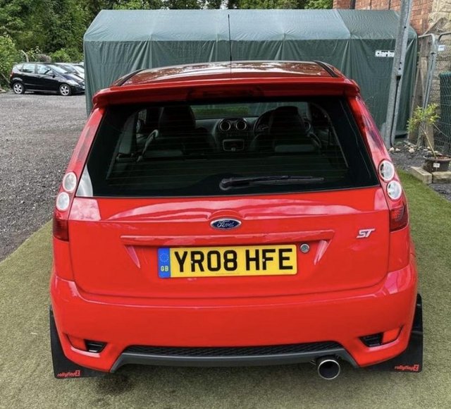 *STUNNING* Ford Fiesta ST 150 Colorado red