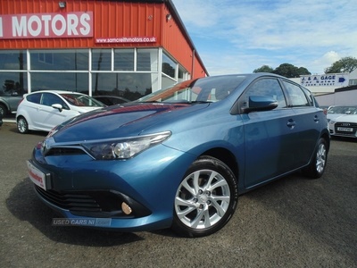 Toyota Auris HATCHBACK