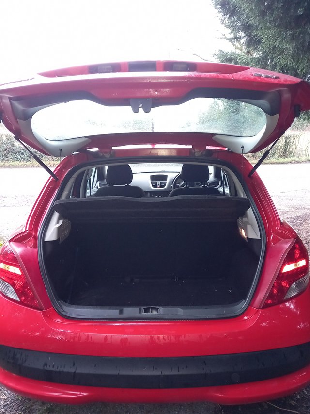 Smart Red Peugeot  door 