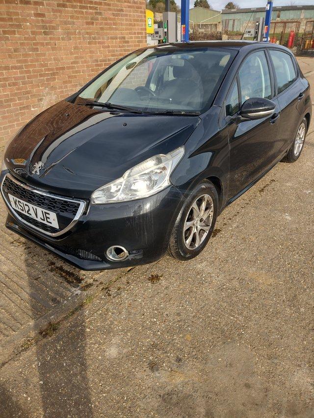 Black Peugeot l  plate