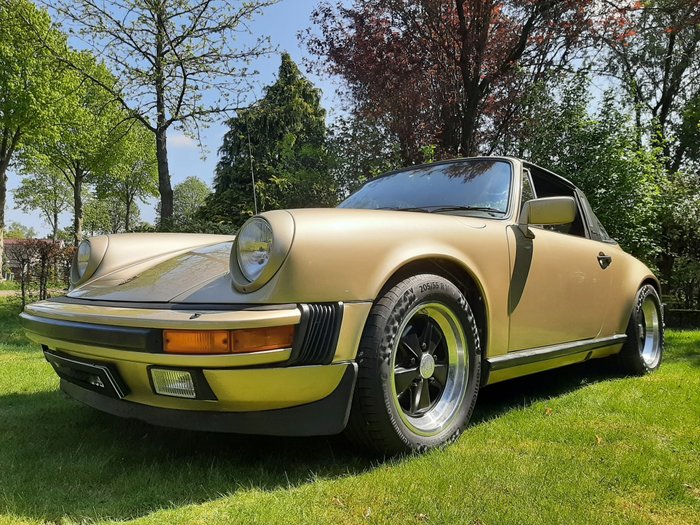 Porsche - 911 Carrera Targa - 