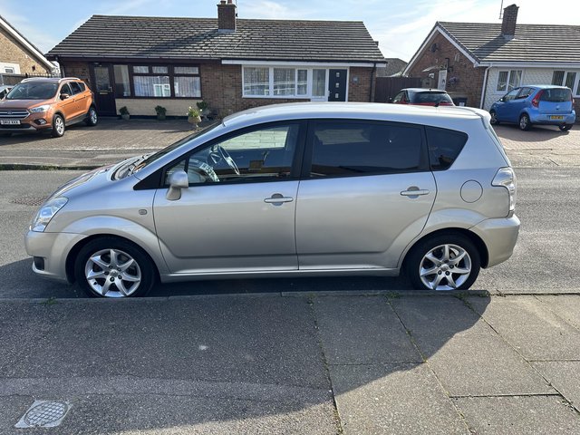 Toyota Corolla Verso D-4D 7 seater,  silver, manual