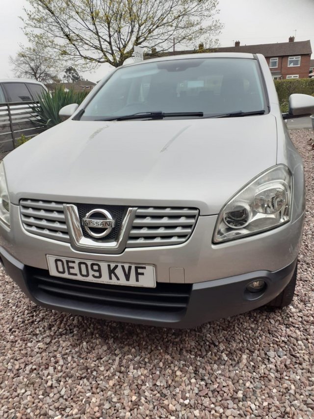  silver petrol nissan quashqai