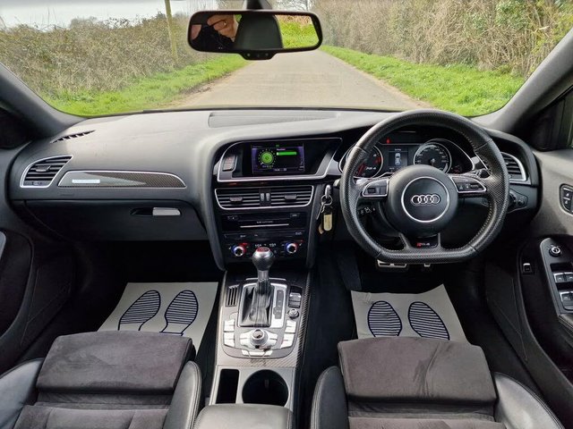 Audi rs4 advant  quattro v8