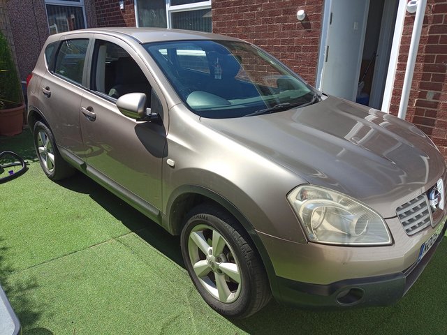 Nissan qashqai used car very clean used and out side