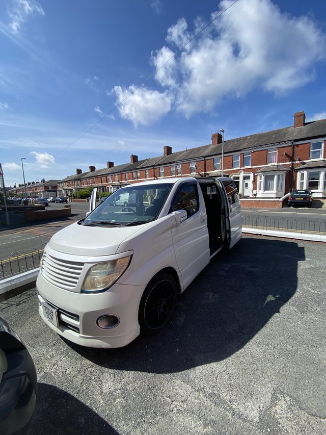 Nissan elgrand 8 seater no mot