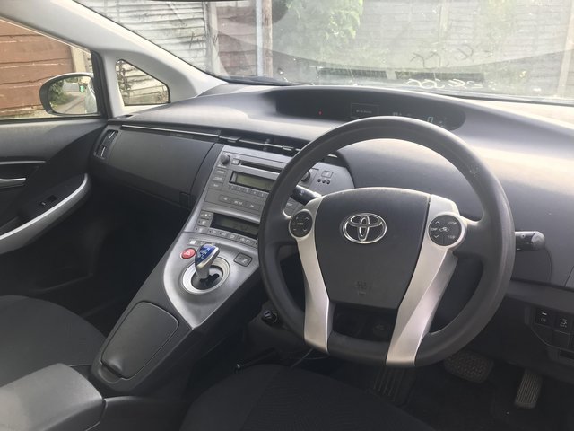  Silver/Grey Toyota Prius