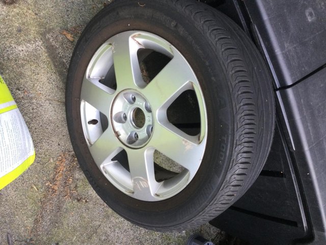Skoda Octavia alloy wheel and tyre
