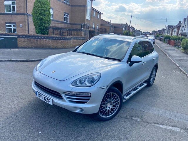  Porsche Cayenne (Clean Title)