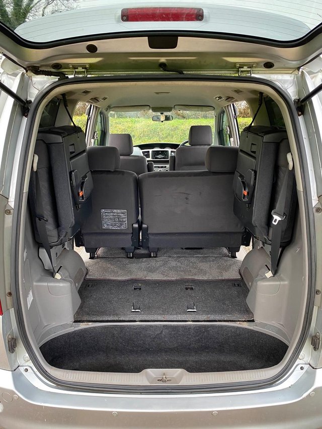 Toyota Noah - Automatic Seven-Seater Minivan MPV