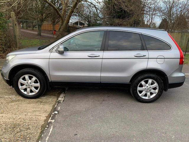 Stunning Honda CRV ESI CTDI  in metallic silver.