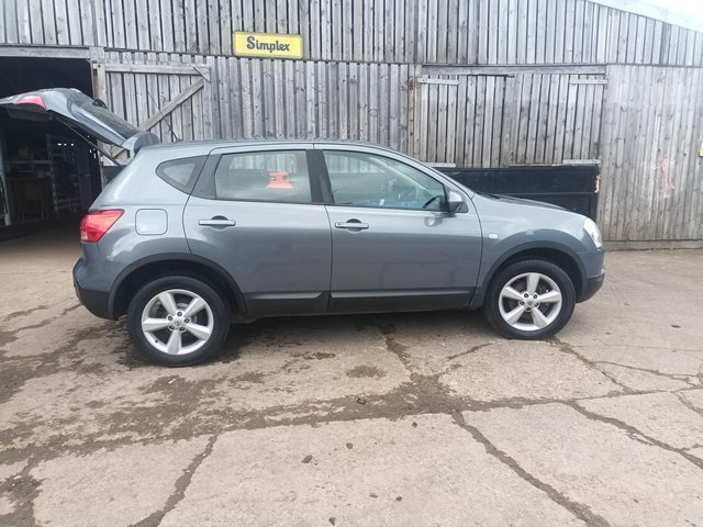 Nissan Qashqai 2.0 dci with towbar