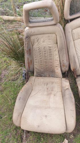 RS  type front seats