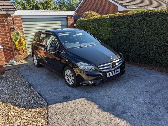 Mercedes B180 Diesel SE in black.