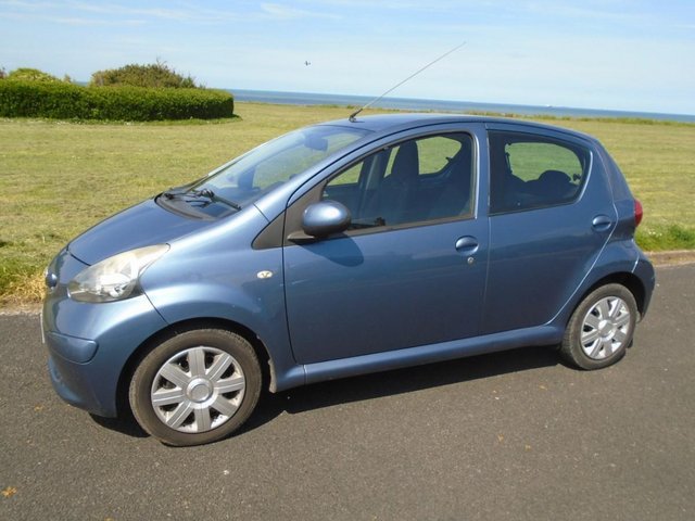 TOYOTA AYGO 1.0 BLUE - Road tax £20 - Hands free phone kit