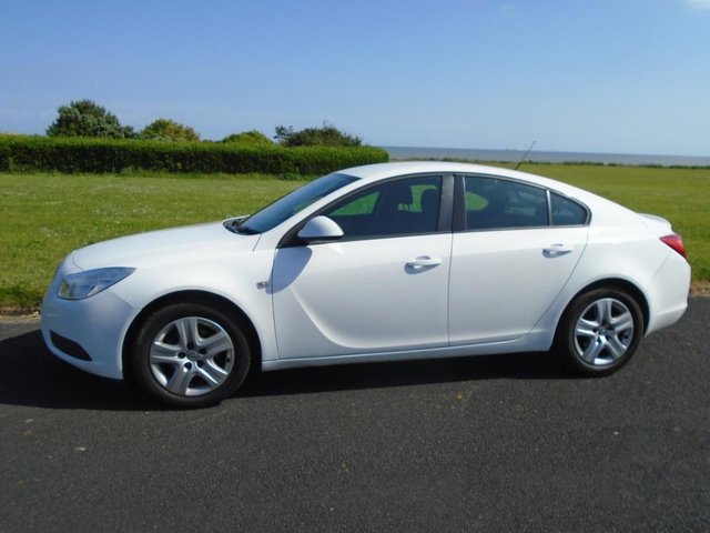 VAUXHALL INSIGNIA - WHITE - Great condition