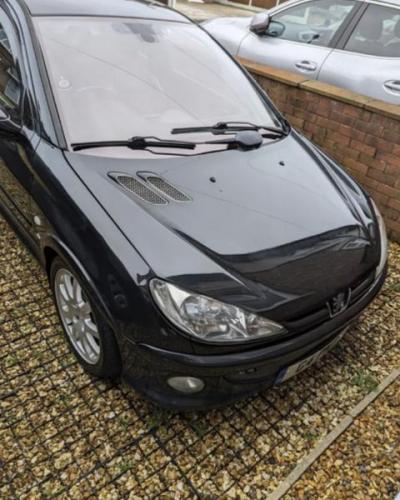 Black Peugeot 206 GTi Hdi