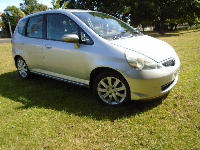 AUTOMATIC HONDA JAZZ - Small auto with low mileage