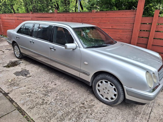 Mercedes limousine petrol