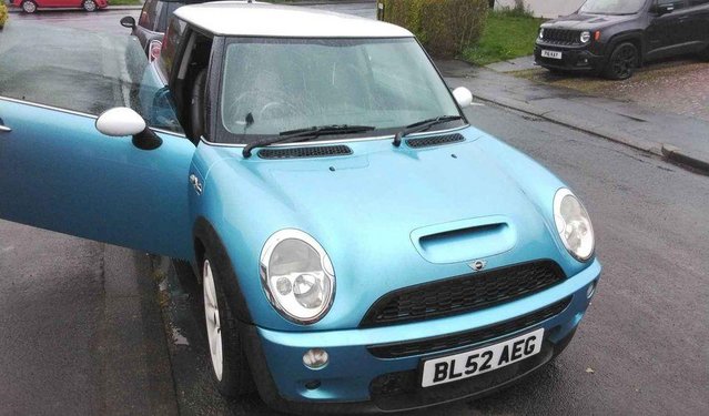 Mini petrol long MOT blue white roof and wheels