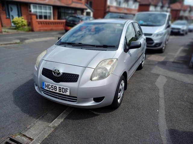  Toyota Yaris T2, Silver, Manual, Petrol, 998 cc, 5 door