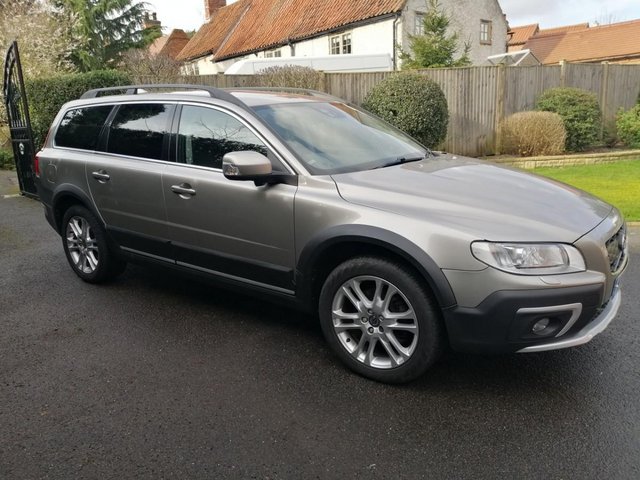  Volvo XC70 D5 SE LUX NAV AWD automatic 2.4 litre diesel