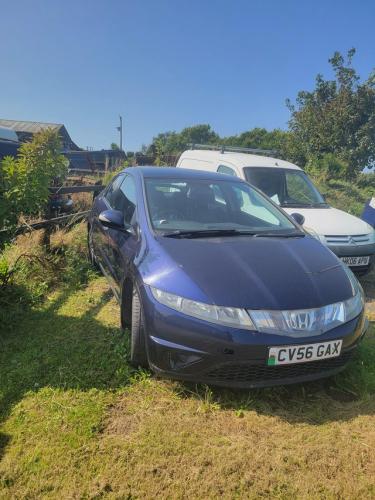 Honda civic in blue and in good condition