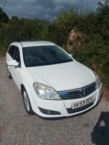 Vauxhall Astra 1.9 diesel automatic estate.