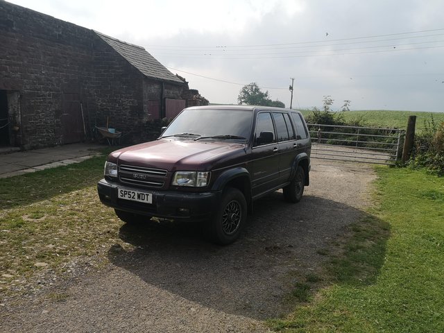 Isuzu Trooper  petrol